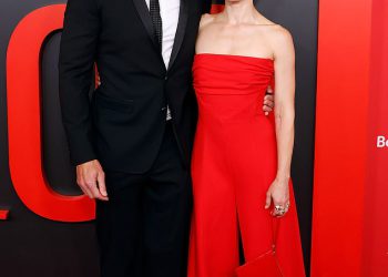 Kristen Bell omamljuje obožavatelje navijača Tween Kćeri na kartici Majčin dan