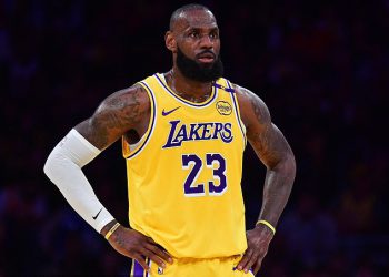 LeBron James i Lakersi se sruše iz NBA doigravanja … dok navijači pozivaju košarkašku ikonu da se povuku