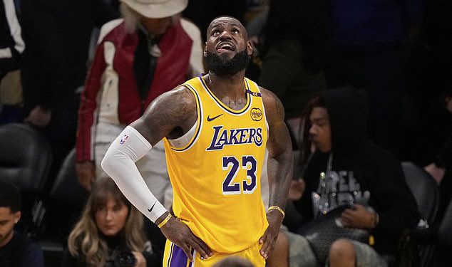 LeBron James održati razgovore o umirovljenju sa suprugom Savannah nakon što Lakersi sruše doigravanje NBA