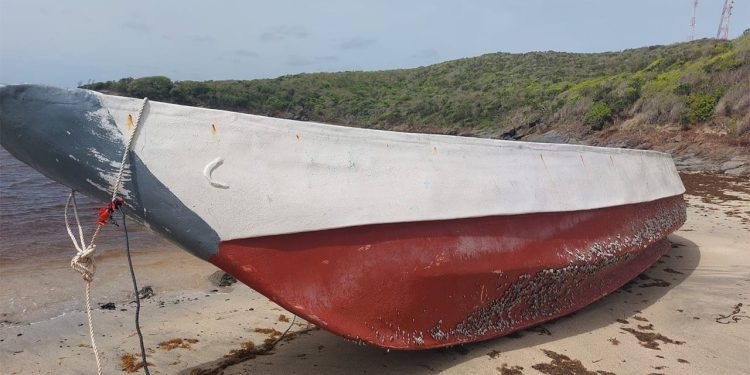 Ljudski ostaci od 11 ljudi pronađenih na plovilu ispranu na obali na Karipskom otoku