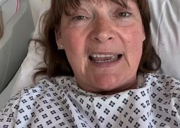 Lorraine Kelly, 65, otkriva tajnu zdravstvenu bitku dok dijeli ažuriranje s bolničkog kreveta uoči operacije ključanica