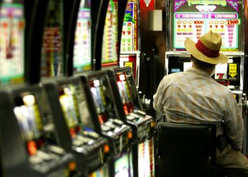 Lucky Pull: Kockar osvoji 1,8 milijuna dolara na 5 dolara oklade od automatskog stroja na aerodromu u Vegasu