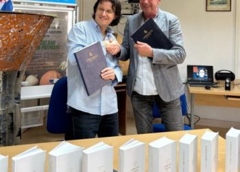 Luko Paljetak za Gimnaziju Metković ostavio vrijednu kolekciju naslova, uručio je Darko Matičević