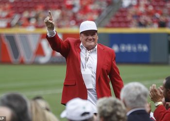 MLB najavljuje zadivljujuću odluku omogućavajući dvije skandalizirane legende da primaju počasti Hall of Fame