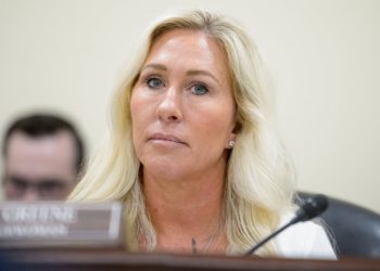 MTG signalizira ono što će republikance koštati ‘velikih’ u srednjim brojevima u upozorenju kolegama