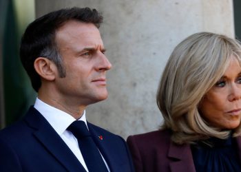 Macron objašnjava šamar od supruge – RT World News