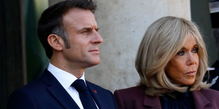 Macron objašnjava šamar od supruge – RT World News