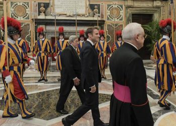Macron pokušava ometati papinsku konklavu – Media – RT World News