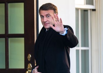 Macron upozorava SAD i Kinu da dijeljenje svijeta riskira rušenje globalnog reda