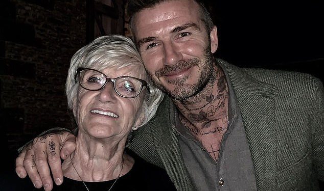 Majka Davida Beckhama Sandra dijeli slatki isječak iz vremena kad je bila dijete dok ona odaje počast sinu na njegov 50. rođendan