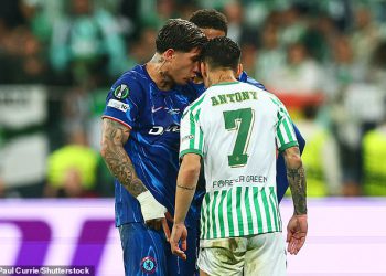 Man United Flop Antony uključen u bijesni sukob sa zvijezdom Chelseaja Enzom Fernandezom dok temperi bljesne u finalu konferencijske lige