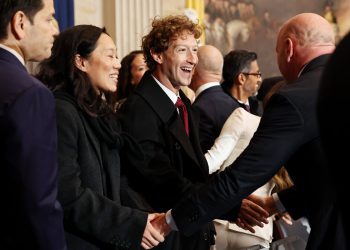 Mark Zuckerberg kaže da se ne brinite zbog epidemije usamljenosti jer može samo ponovno stvoriti sve vaše prijatelje u AI