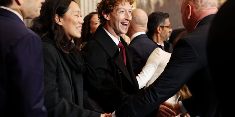 Mark Zuckerberg kaže da se ne brinite zbog epidemije usamljenosti jer može samo ponovno stvoriti sve vaše prijatelje u AI