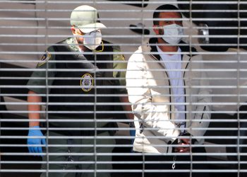Maskirani ledeni agenti pojavljuju se u sudovima. Imigrantske skupine nazivaju ga “grubnim” kršenjem postupka