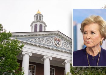 McMahon izdiže Harvard, govoreći mu da se ne trudi prijaviti se za savezne stipendije