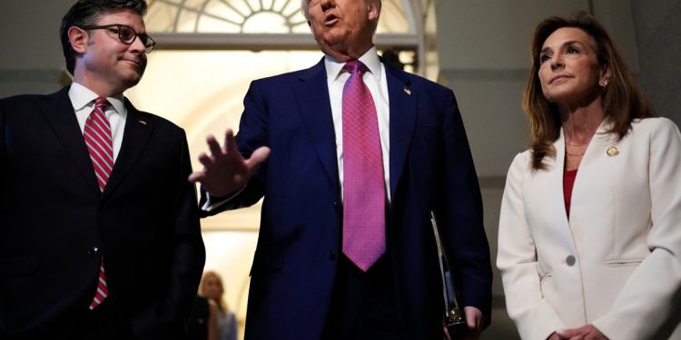 Mike Johnson centimetara bliže prolazu Trumpovog “velikog, prekrasnog Billa”, ali ostaje zadržavanje