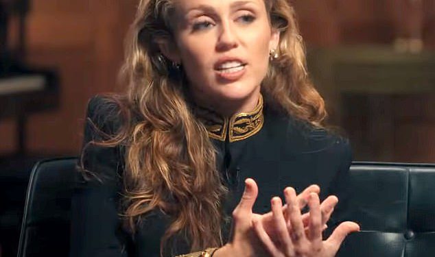 Miley Cyrus otkriva kumu Dolly Parton ‘nije voljela’ neke od svojih starijih pjesama, saznajte koje su one