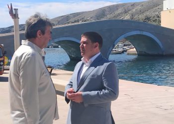 Ministar Butković posjetio Pag: “Novi lukobran, novi vezovi…”