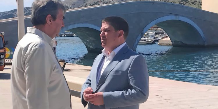 Ministar Butković posjetio Pag: “Novi lukobran, novi vezovi…”