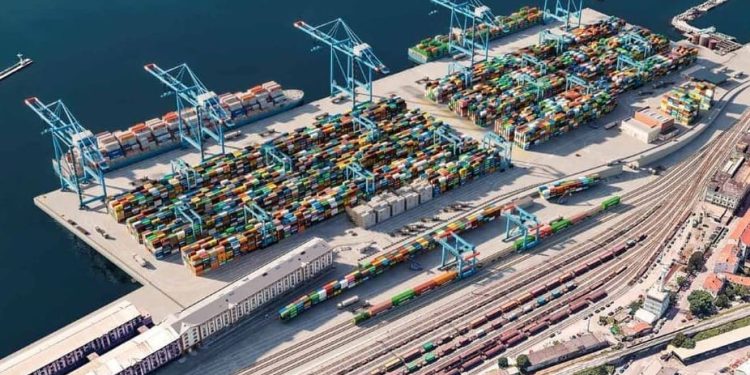 Ministar Butković u obilasku novog terminala na Zagrebačkoj obali u luci Rijeka