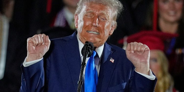 Mješoviti ekonomski podaci dovode u opasnost Trumpovu domaću agendu