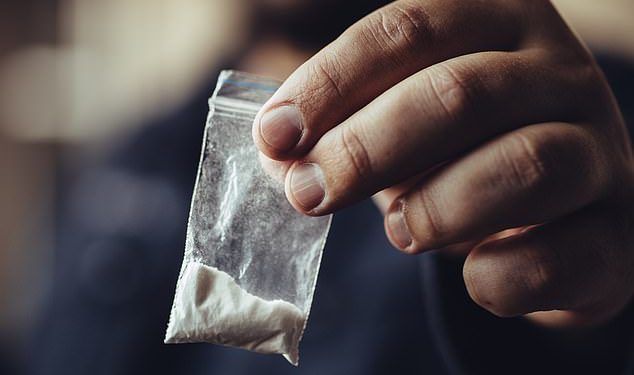 “Mnogo je lakše prokrijumčariti vrećicu kokaina u nogometnu utakmicu nego nositi staklenu bocu …” Strah od upotrebe droge pomaže nasilju navijača goriva i poremećaja