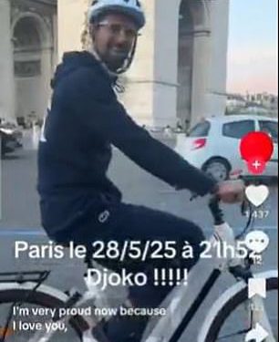 Moment tenisa navijača Novak Đoković bicikl oko Pariza uoči French Open Open-a u drugom krugu sukoba
