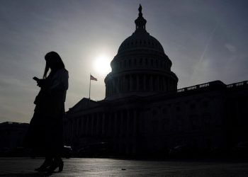 Moody’s smanjuje američki kreditni rejting s najviše razine po prvi put usred straha zbog povećanja duga