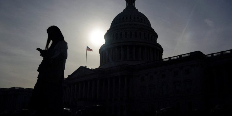 Moody’s smanjuje američki kreditni rejting s najviše razine po prvi put usred straha zbog povećanja duga