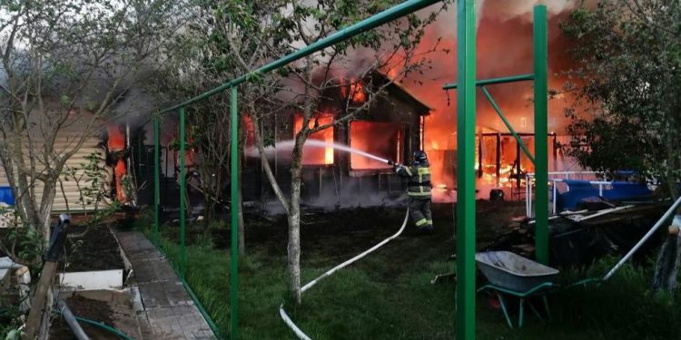 Moskva ciljana glavnim Ukrajinskim napadom dronova (videozapisi) – RT Rusija i bivši Sovjetski Savez