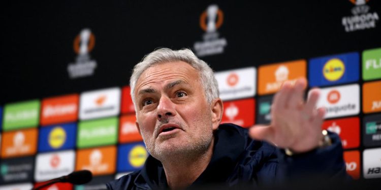 Mourinho ironično odgovara novinaru: “Trening? Pokretanje …”