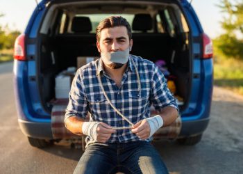 Muškarca oteli u Labinu, pa prijetnjama i nasiljem tražili novac, a potom ga ubacili u prtljažnik