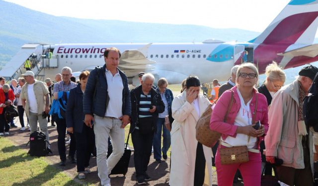 NAKON ŠEST GODINA Avion pun putnika iz Düsseldorfa ponovno sletio u Mostar