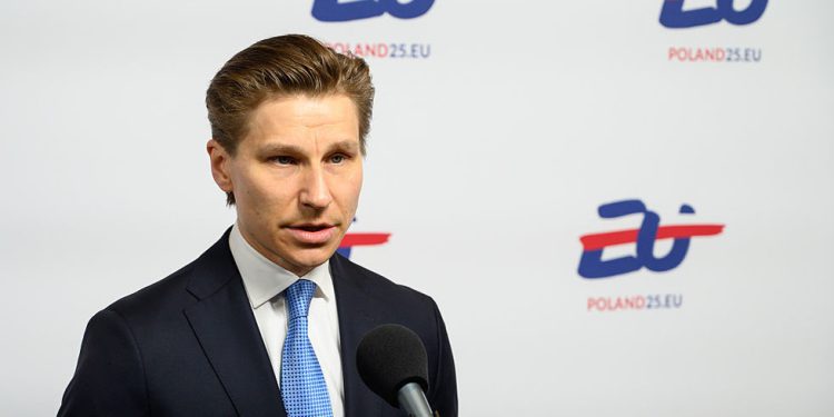 NATO država smatra da starije građane podvrgavaju vojnoj službi – RT World News