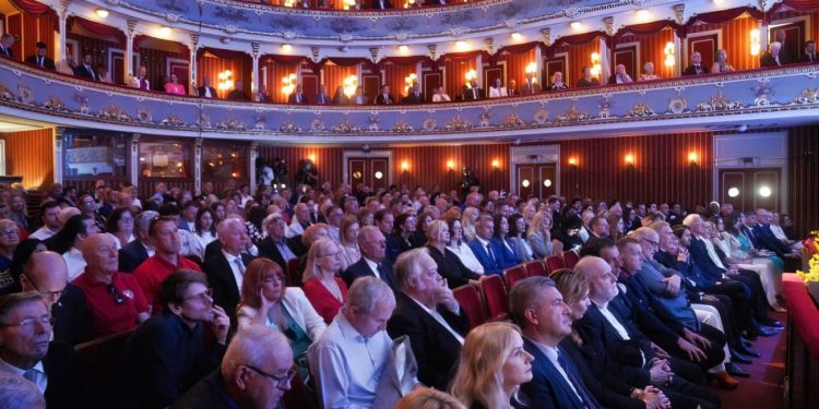 NEVJEROJATNO Oporbeni vijećnici napustili svečanu sjednicu Gradskog vijeća Grada Splita