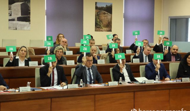 ‘Nadam se da nas ministar neće puno ružit’ – Gradsko vijeće Mostara usvojilo spornu odluku unatoč protivljenju županije
