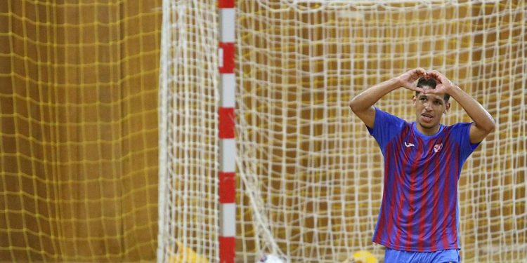 Nakon autogola gostiju, tako je bilo i u polufinalu, krenula je u Gospinom polju s Lapada bura i otpuhala suparnika