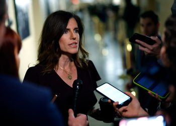 Nancy Mace negira tvrdnje o računima “Burner”, poziva optužere “gorke exe”