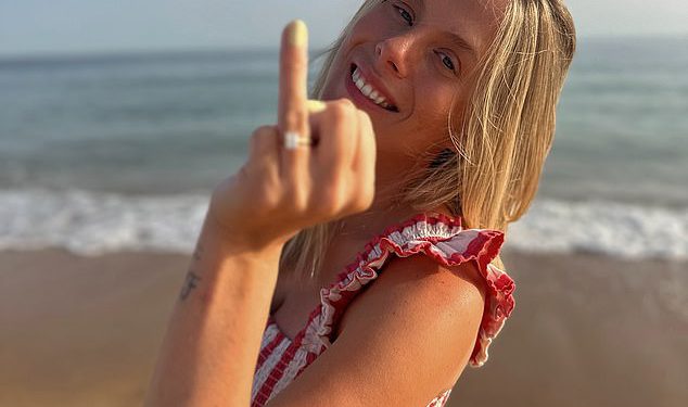 Napravljena u Chelseajevom Frankie Gaff zaruči se dok njezin dečko Jamie Dickerson postavlja pitanje o obiteljskom odmoru natopljenom suncu