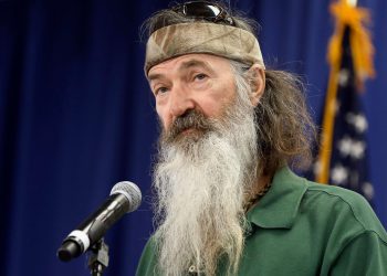 Nasljeđe Phil Robertsona: Unutar mnogih kontroverzi zvijezde dinastije Duck nakon njegove smrti u dobi od 79 godina