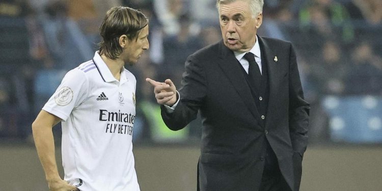 Navijači se veličanstvenim transparentom opraštaju od Luke Modrića: dvije riječi na njemu govore koliki je trag ostavio