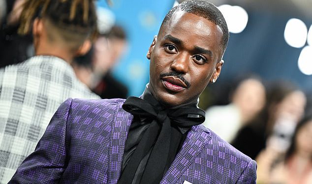 Ncuti Gatwa promovira Euroviziju inspiriranu epizodu Doctor Who samo nekoliko sati nakon što se povukao iz predstavljanja Grand Final Contest – usred nagađanja da je prestao nad Izraelom