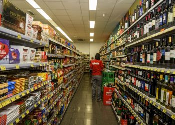 Nedjelja je, a morate skoknuti do dućana. Većina trgovina danas je zatvorena, ali neke ipak rade. Evo popisa