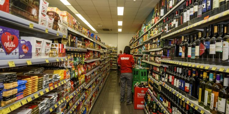 Nedjelja je, a morate skoknuti do dućana. Većina trgovina danas je zatvorena, ali neke ipak rade. Evo popisa