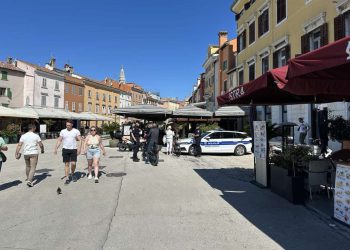 Nema parkiranja po pješačkim zonama! Na području Grada Rovinja zahvaljujući kamerama, kažnjeno 194 vlasnika vozila!