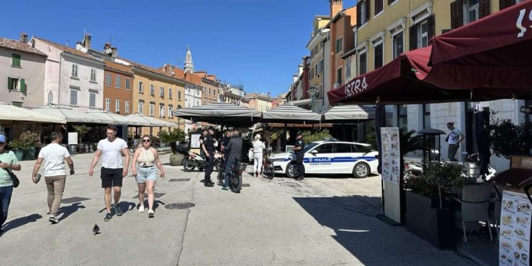 Nema parkiranja po pješačkim zonama! Na području Grada Rovinja zahvaljujući kamerama, kažnjeno 194 vlasnika vozila!