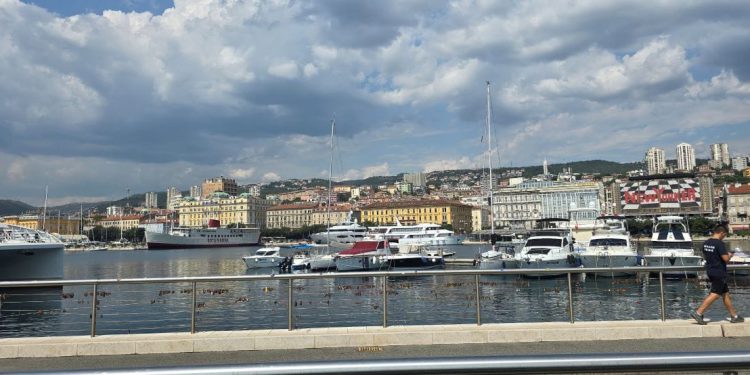 Nestabilno i razmjerno svježe, ali danju uz manje čestu kišu