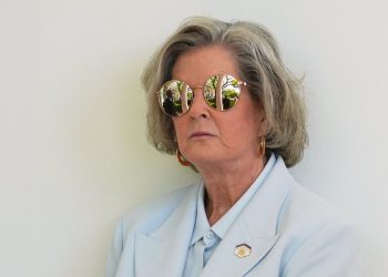 Netko lažno predstavlja Trumpov šef osoblja, pa čak i poseže za guvernerima u složenom zavjeru