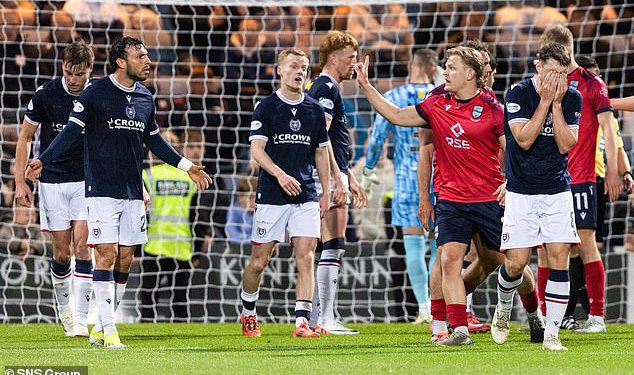 Nevjera u Dens Parku! Dundee ‘Confused’ nagrada za kasnu kaznu za okrug Ross koji ostavlja Dark Blues u bitci za opstanak