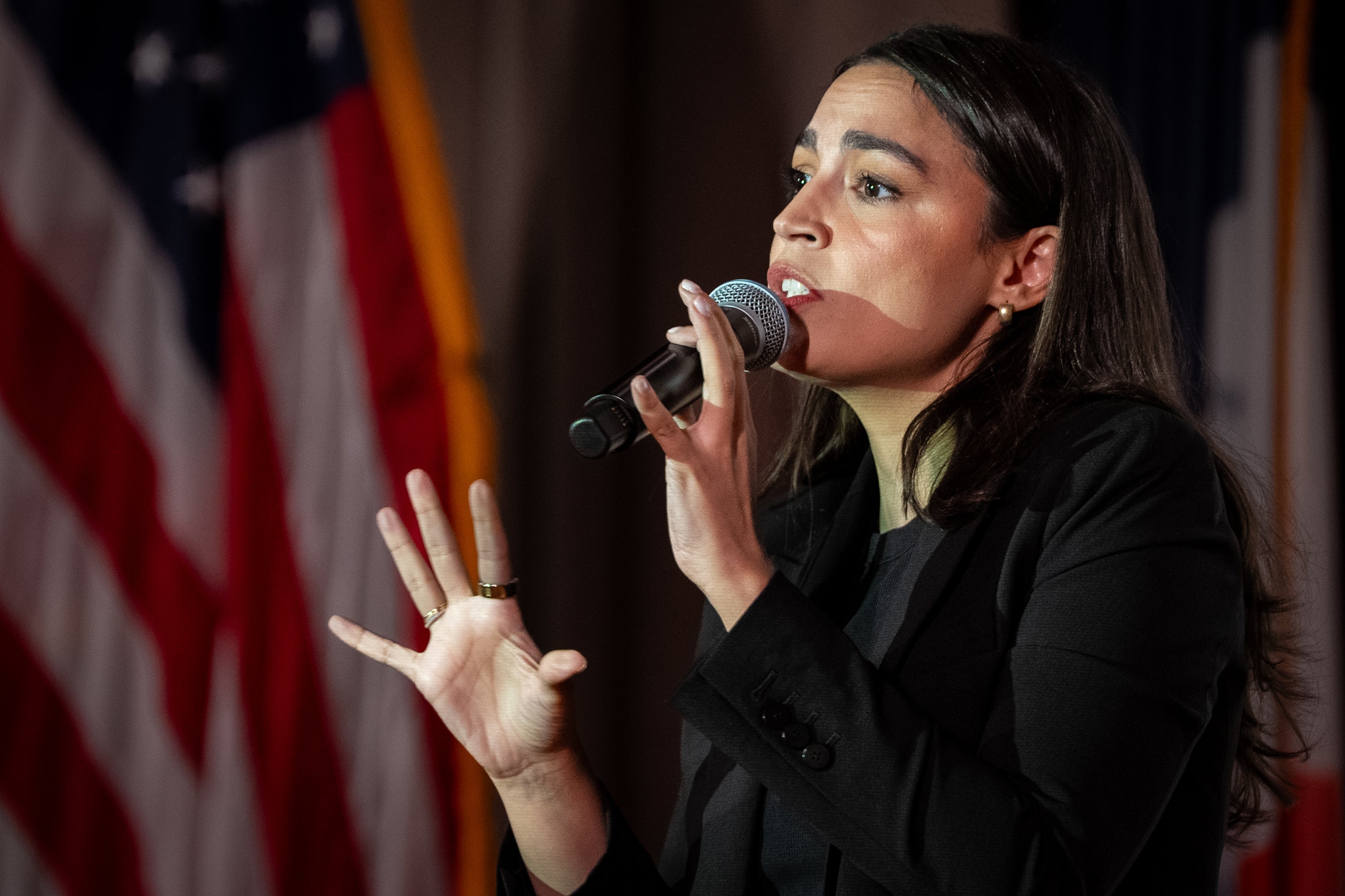 Njujorška demokratska veleposlanica Alexandria Ocasio-Cortez bila je u petak u gradskoj vijećnici u njenom matičnom okrugu